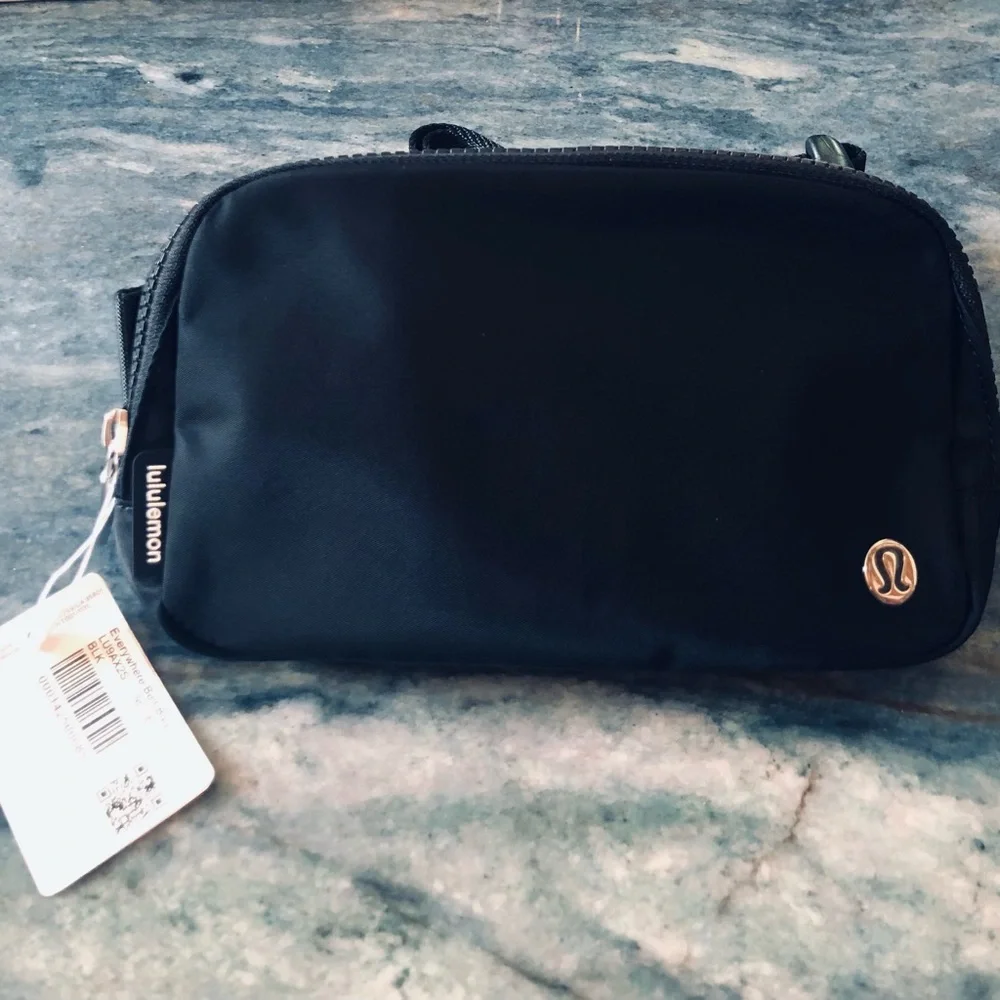 Lululemon Everywhere Belt Bag in Black - Picture 7 of 8